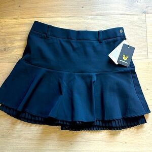 NWT Nevermindall golf skirt. Navy Blue size Large